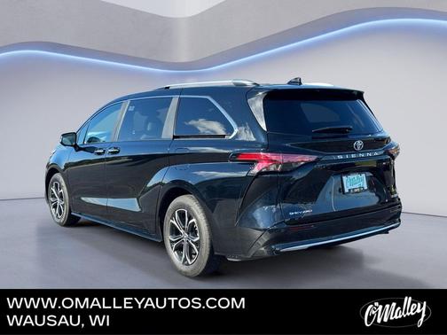 Midnight Black Metallic 2025 Toyota Sienna Platinum