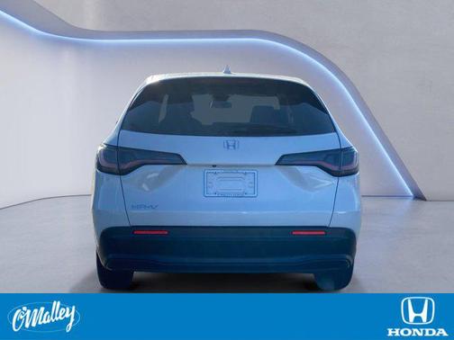 Platinum White Pearl 2026 Honda HR-V LX