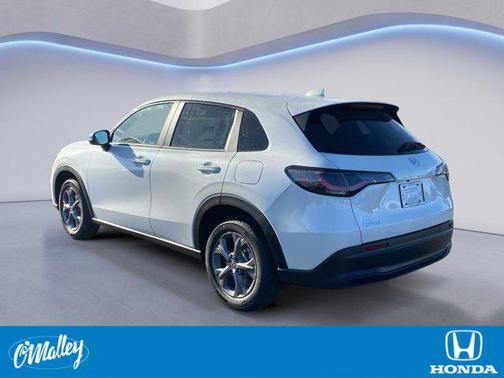 Platinum White Pearl 2026 Honda HR-V LX