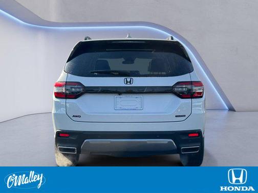 Platinum White Pearl 2026 Honda Pilot Touring 8-Passenger