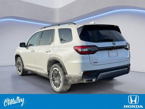 Platinum White Pearl 2026 Honda Pilot Touring 8-Passenger