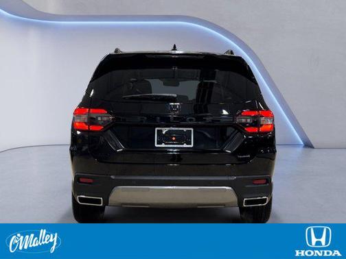 Crystal Black Pearl 2026 Honda Pilot Touring 8-Passenger