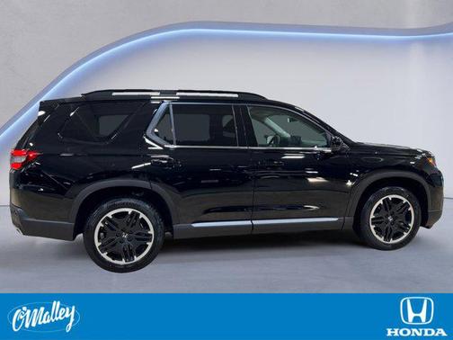 Crystal Black Pearl 2026 Honda Pilot Touring 8-Passenger