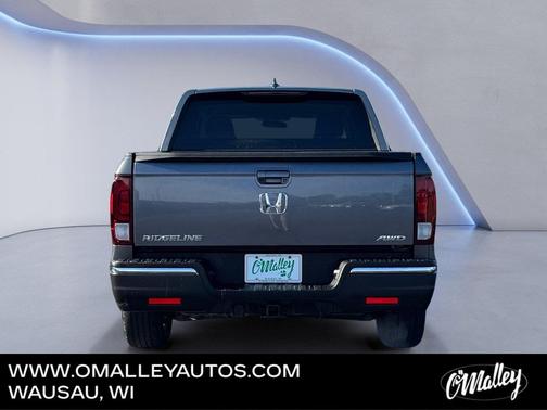 Modern Steel Metallic 2017 Honda Ridgeline RTL