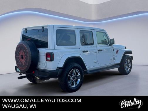 Bright White Clearcoat 2022 Jeep Wrangler Unlimited Sahara