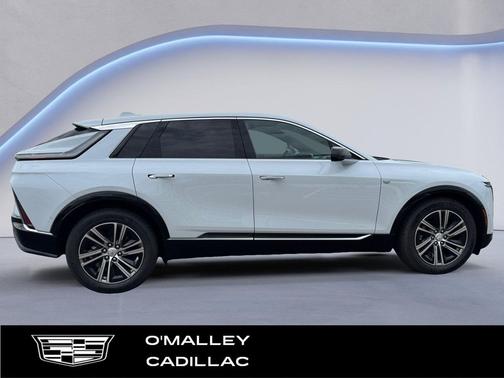 Vibrant White Tricoat 2026 Cadillac LYRIQ Luxury