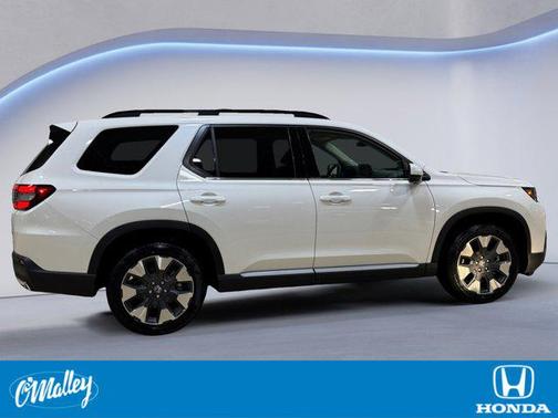 Platinum White Pearl 2026 Honda Pilot Touring 8-Passenger