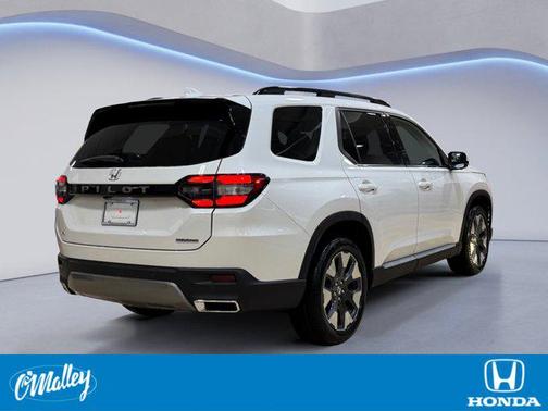 Platinum White Pearl 2026 Honda Pilot Touring 8-Passenger