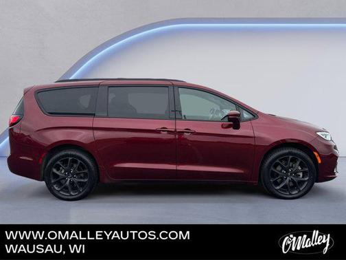 Velvet Red Pearlcoat 2021 Chrysler Pacifica Touring AWD