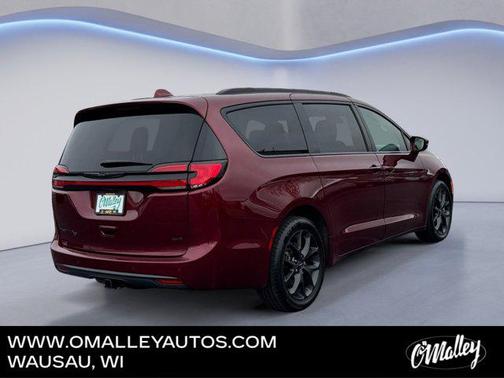 Velvet Red Pearlcoat 2021 Chrysler Pacifica Touring AWD