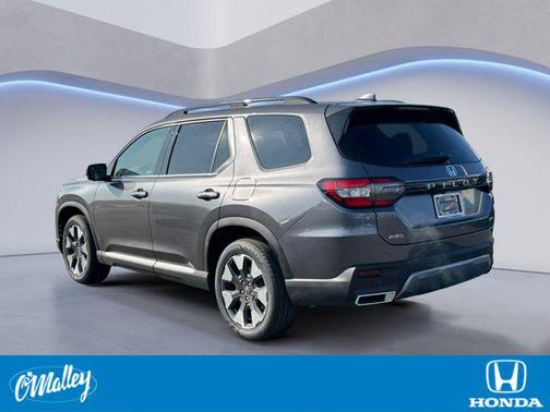 Modern Steel Metallic 2026 Honda Pilot Touring 8-Passenger