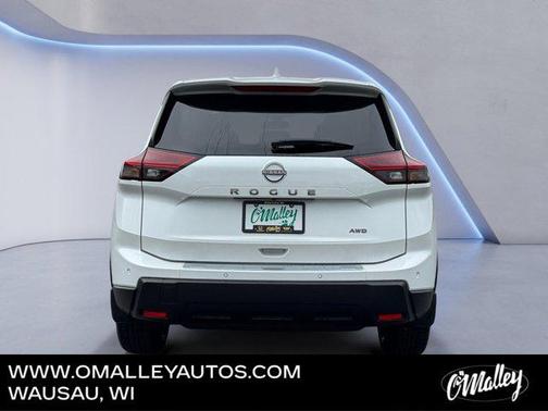 Everest White Pearl 2025 Nissan Rogue SV