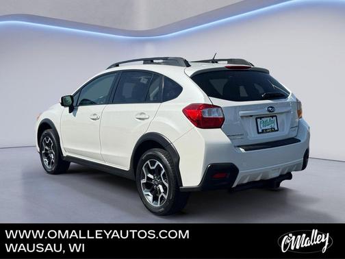 Crystal White Pearl 2017 Subaru Crosstrek 2.0i Premium