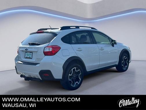 Crystal White Pearl 2017 Subaru Crosstrek 2.0i Premium