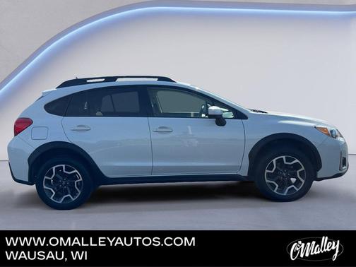 Crystal White Pearl 2017 Subaru Crosstrek 2.0i Premium