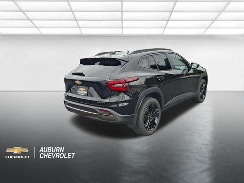 Mosaic Black Metallic 2025 Chevrolet Trax ACTIV