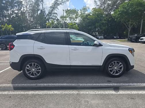 Summit White 2023 GMC Terrain SLT