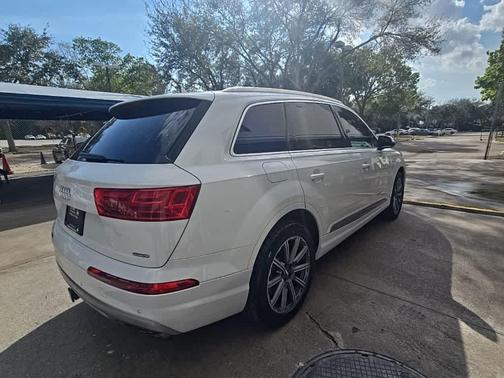 2019 Audi Q7 45 SE Premium Plus