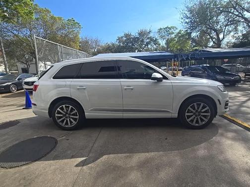 2019 Audi Q7 45 SE Premium Plus
