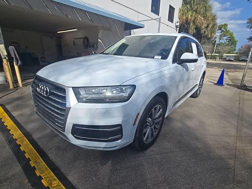 2019 Audi Q7 45 SE Premium Plus