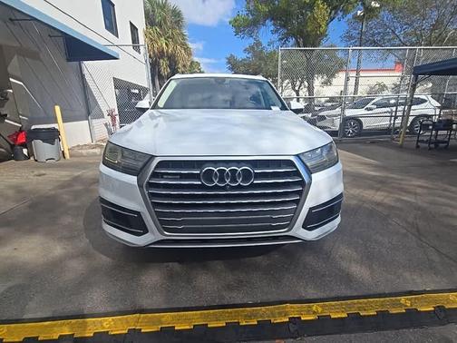 2019 Audi Q7 45 SE Premium Plus
