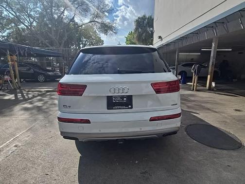 2019 Audi Q7 45 SE Premium Plus