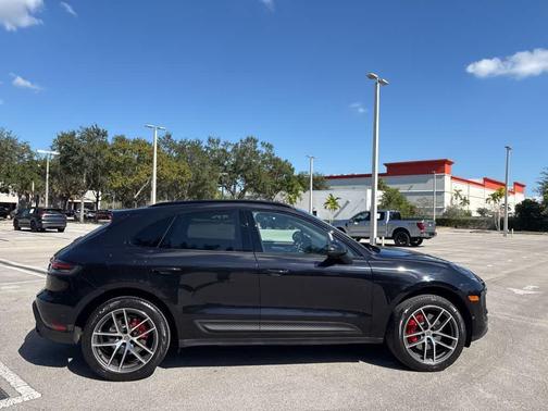 2022 Porsche Macan S