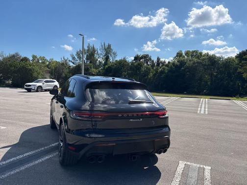 2022 Porsche Macan S