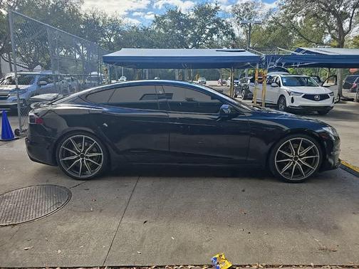 2021 Tesla Model S Plaid