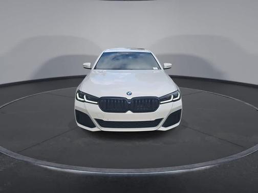 Alpine White 2022 BMW 530 i