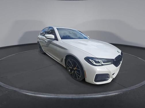Alpine White 2022 BMW 530 i