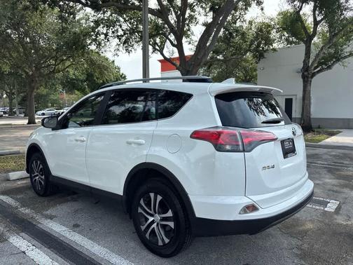 Super White 2017 Toyota RAV4 LE