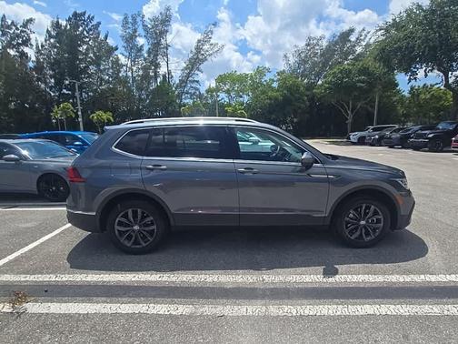 Platinum Gray Metallic 2023 Volkswagen Tiguan 2.0T SE