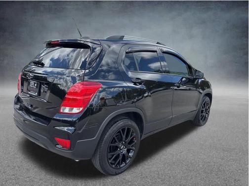 Mosaic Black Metallic 2022 Chevrolet Trax LT