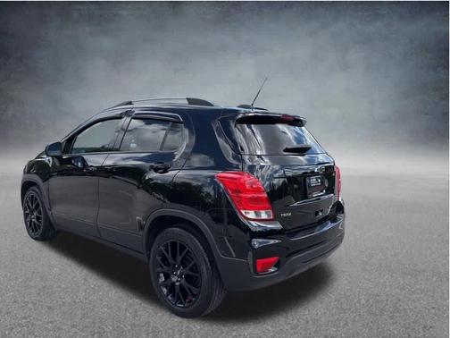 Mosaic Black Metallic 2022 Chevrolet Trax LT