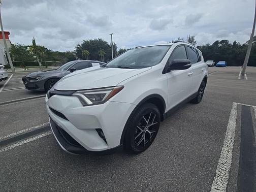 Super White 2016 Toyota RAV4 SE