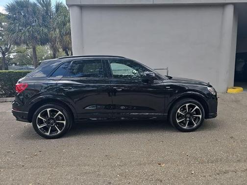 2025 Audi Q3 45 S line Premium