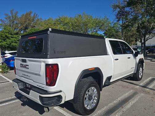 White Frost Tri-Coat 2023 GMC Sierra 2500 Denali