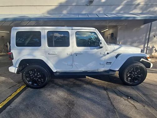 2021 Jeep Wrangler Unlimited Sahara Altitude