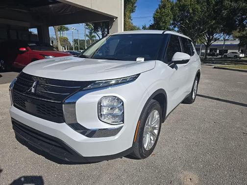 2024 Mitsubishi Outlander ES