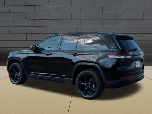 2023 Jeep Grand Cherokee LAREDO