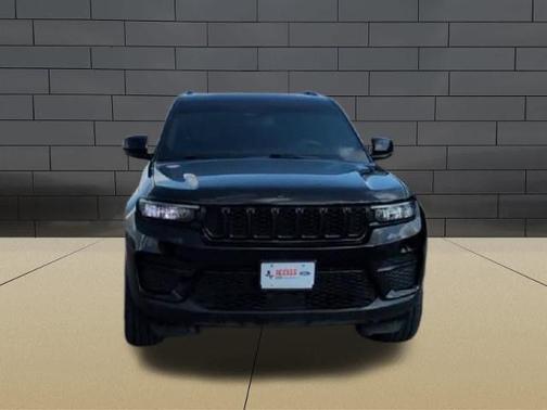 2023 Jeep Grand Cherokee LAREDO
