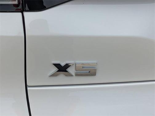 2024 BMW X5 M60i