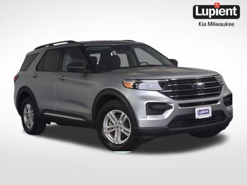 Silver Metallic 2022 Ford Explorer XLT