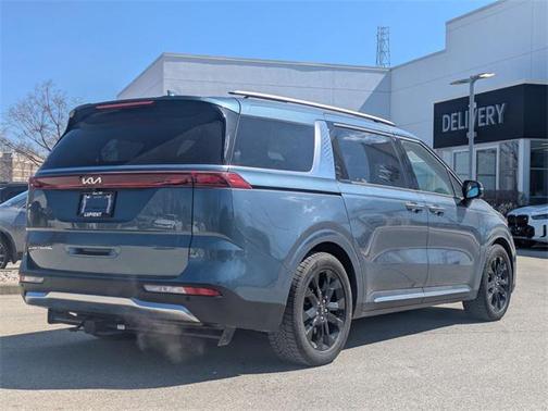 2022 Kia Carnival SX