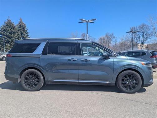 2022 Kia Carnival SX