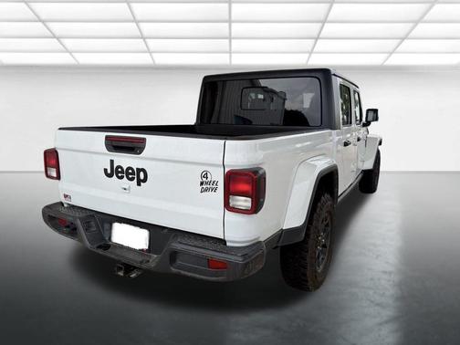 Bright White Clearcoat 2022 Jeep Gladiator Willys 4x4