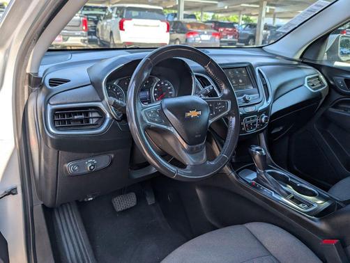 Silver Ice Metallic 2019 Chevrolet Equinox 1LT