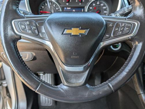 Silver Ice Metallic 2019 Chevrolet Equinox 1LT