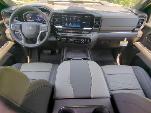 2025 Chevrolet Silverado 2500 4WD Crew Cab Standard Bed ZR2